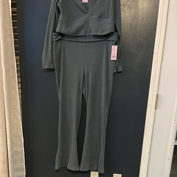 Soft Blue Ribbed Two-Piece Lounge Set - Picture 4 of 7